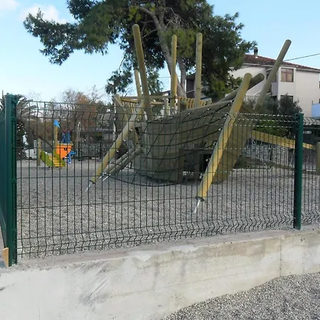 Maja 아파트 트로기르